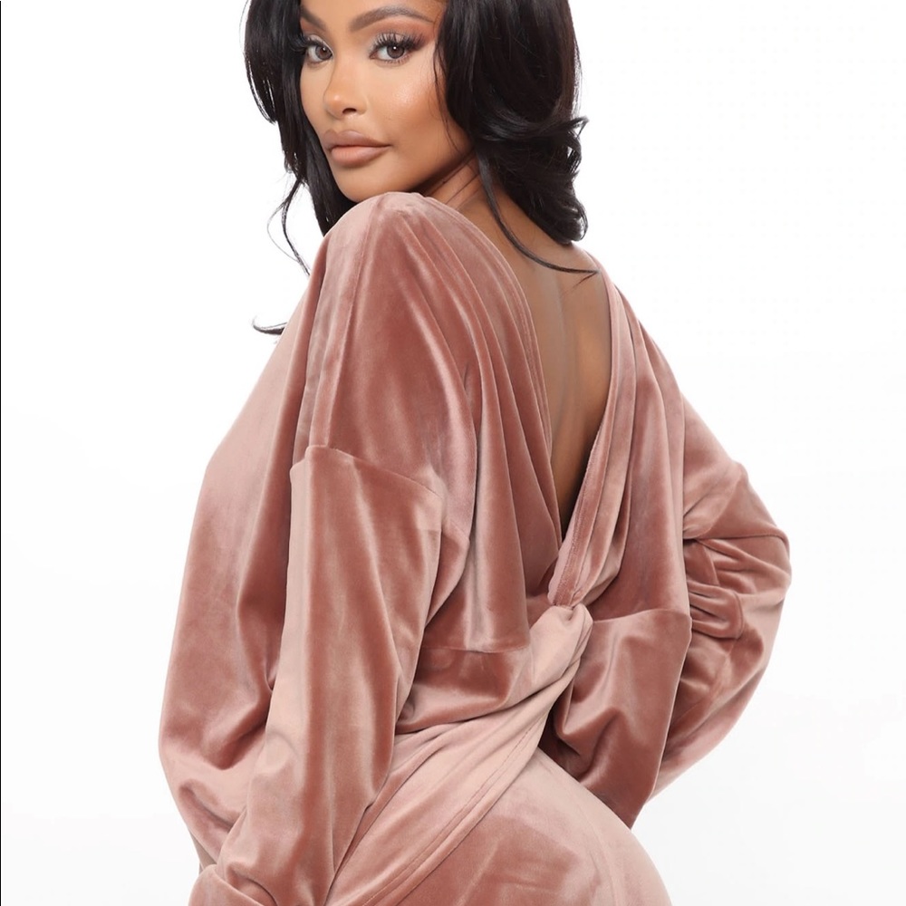 SOLD! Fashion Nova - Don't Get This Twisted Super Soft Velour Legging Set